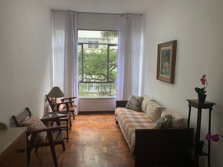 Copanema: 3 quartos c/ garagem em frente ao metrô.