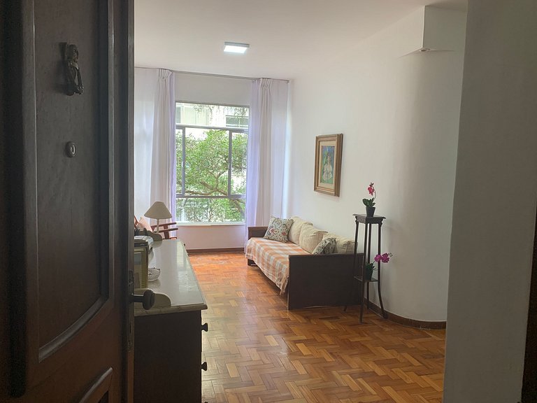 Copanema: 3 quartos c/ garagem em frente ao metrô.