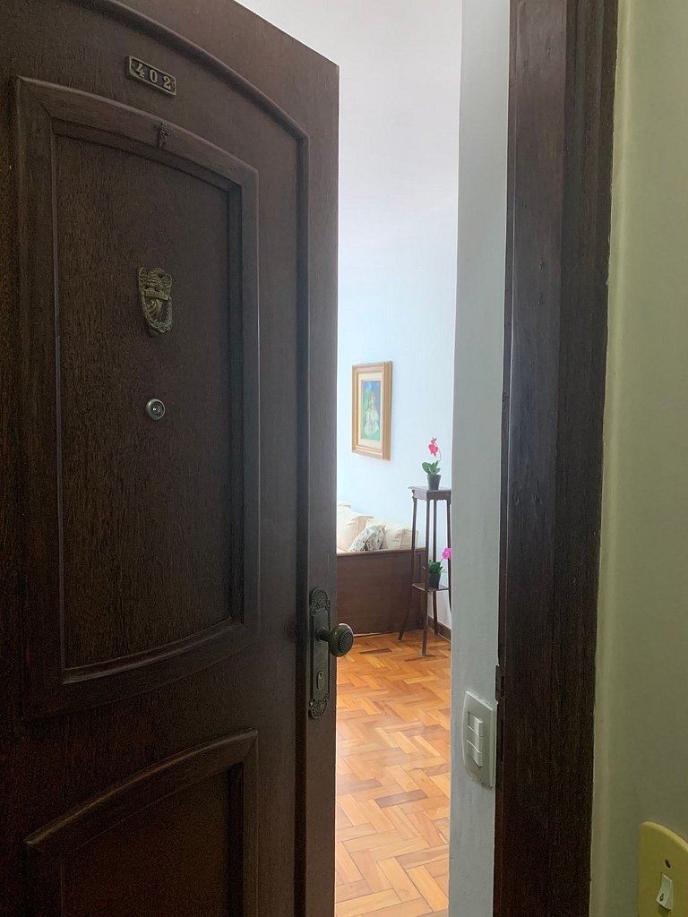 Copanema: 3 quartos c/ garagem em frente ao metrô.