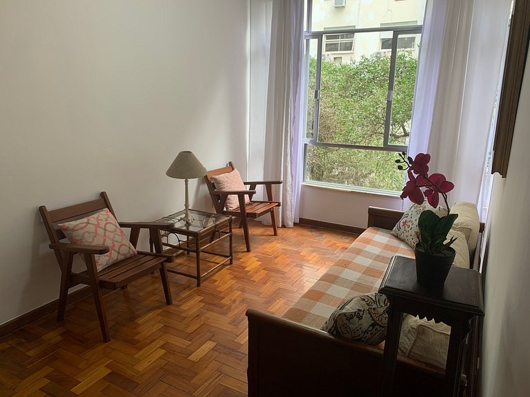 Copanema: 3 quartos c/ garagem em frente ao metrô.