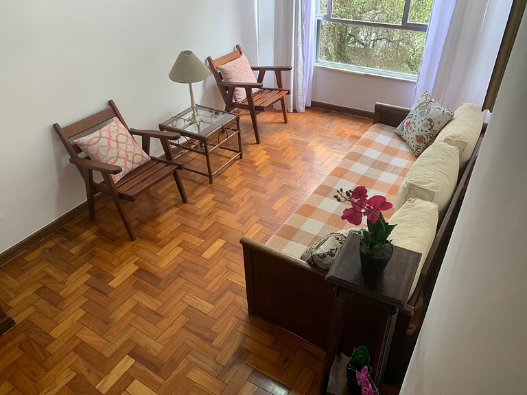 Copanema: 3 quartos c/ garagem em frente ao metrô.