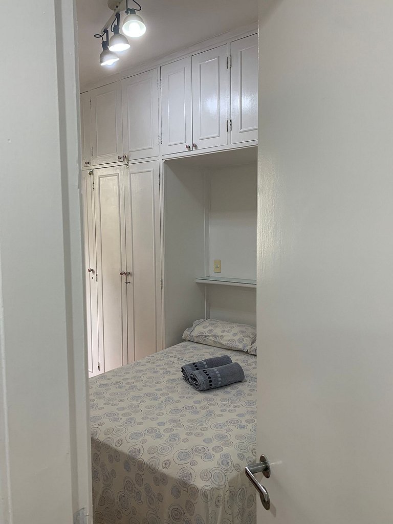 Copanema: 3 quartos c/ garagem em frente ao metrô.