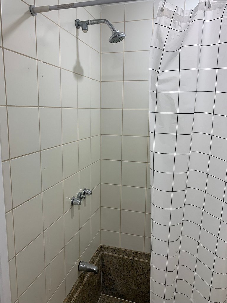 Copanema: 3 quartos c/ garagem em frente ao metrô.