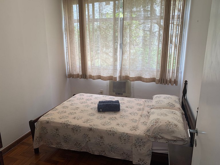 Copanema: 3 quartos c/ garagem em frente ao metrô.