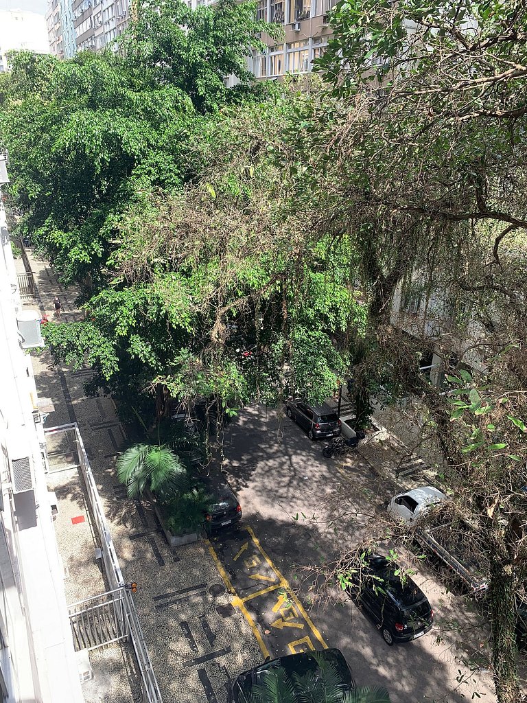 Copanema: 3 quartos c/ garagem em frente ao metrô.