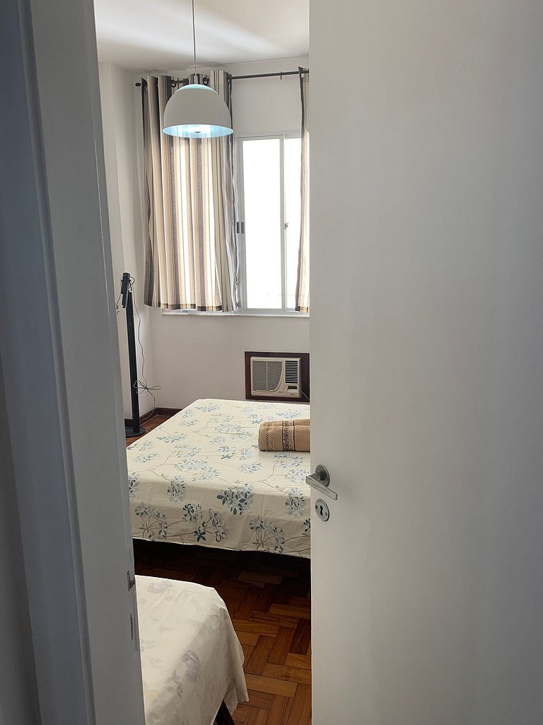 Copanema: 3 quartos c/ garagem em frente ao metrô.