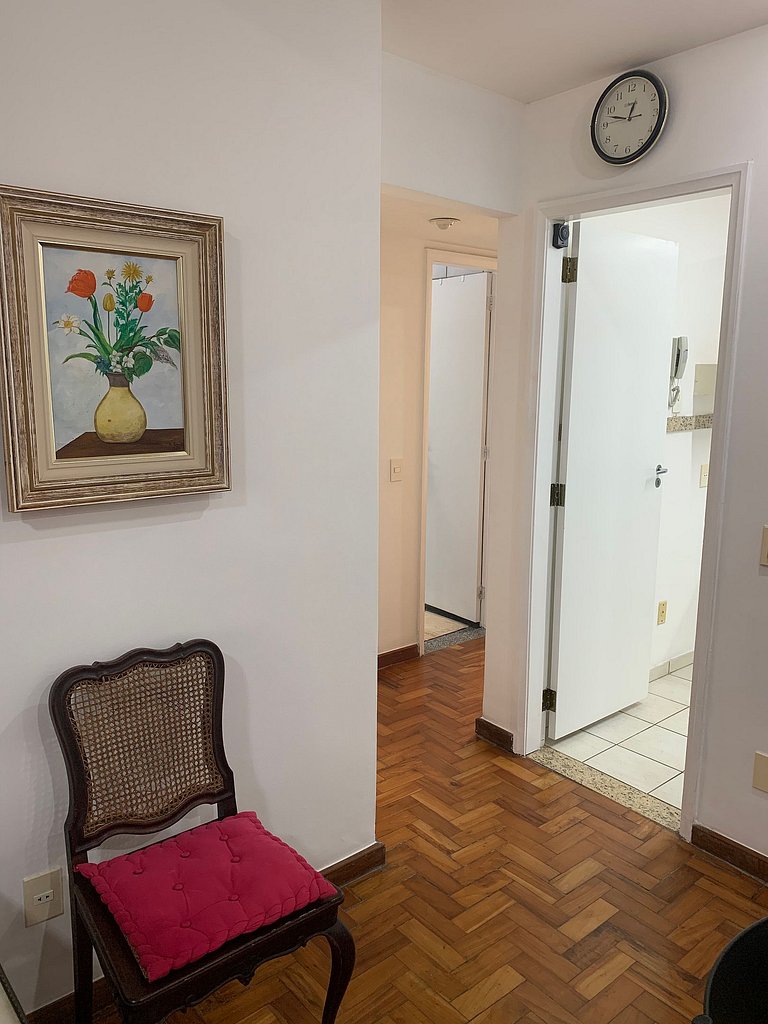 Copanema: 3 quartos c/ garagem em frente ao metrô.