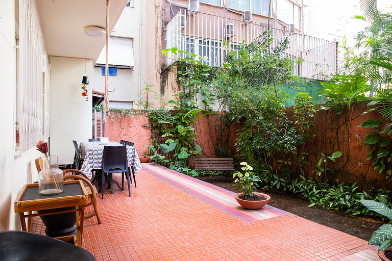 Quintal Ipanema: apto c/ pátio privado no Arpoador