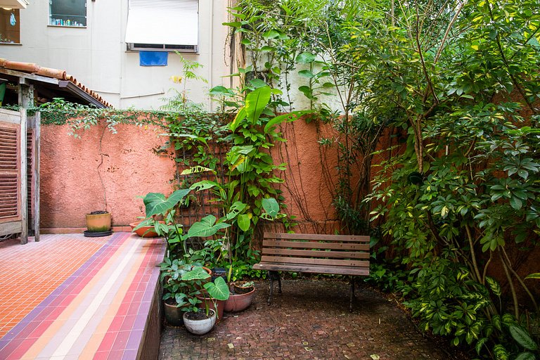 Quintal Ipanema: apto c/ pátio privado no Arpoador