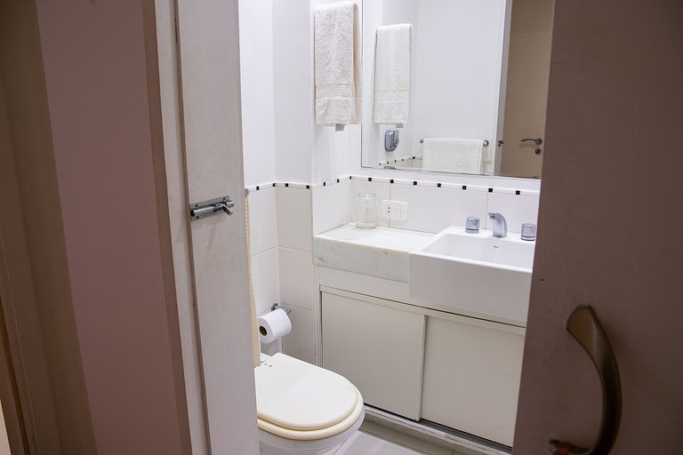 Quintal Ipanema: apto c/ pátio privado no Arpoador