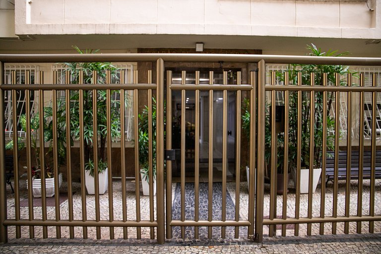 Quintal Ipanema: apto c/ pátio privado no Arpoador