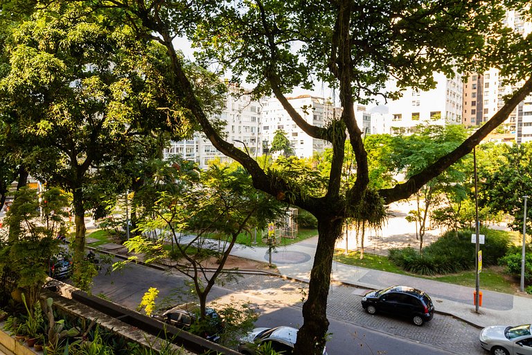 Leblon: praia, metrô na porta e vaga na garagem!