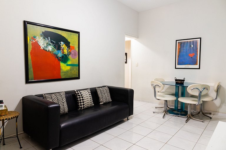 Leblon: praia, metrô na porta e vaga na garagem!