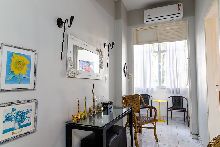 Leblon: praia, metrô na porta e vaga na garagem!