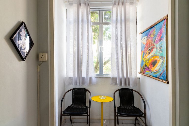 Leblon: praia, metrô na porta e vaga na garagem!