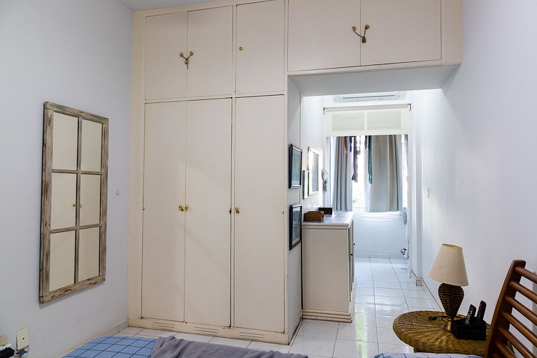 Leblon: praia, metrô na porta e vaga na garagem!