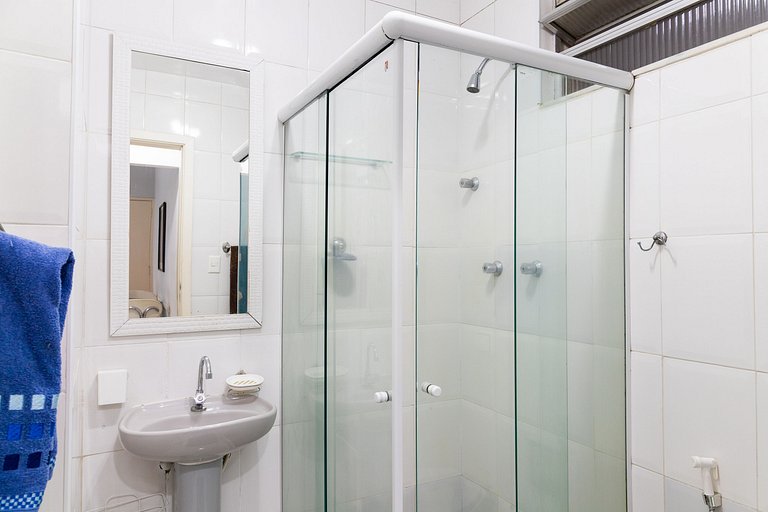 Leblon: praia, metrô na porta e vaga na garagem!