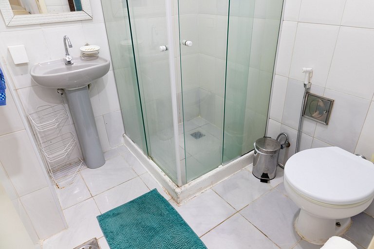 Leblon: praia, metrô na porta e vaga na garagem!