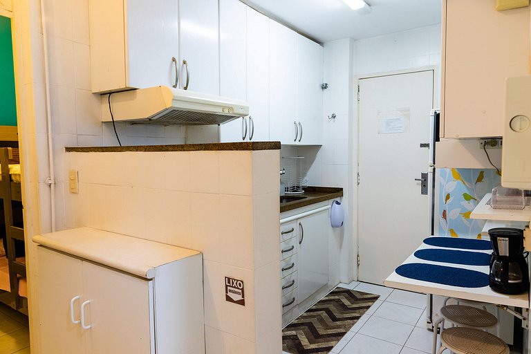 Leblon: praia, metrô na porta e vaga na garagem!