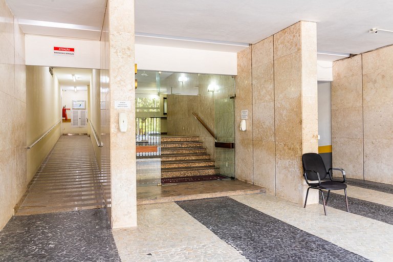 Leblon: praia, metrô na porta e vaga na garagem!