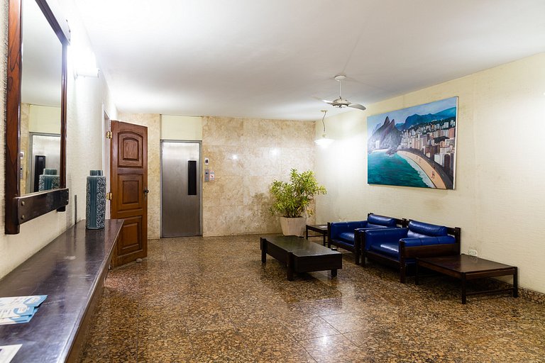 Leblon: praia, metrô na porta e vaga na garagem!