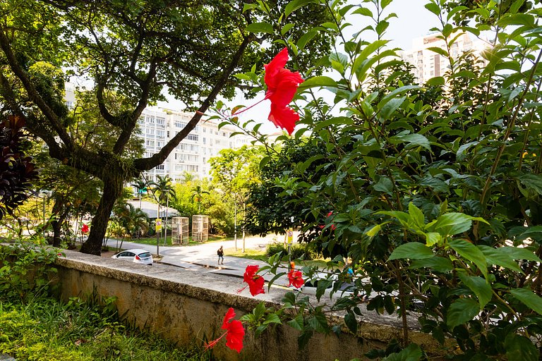 Leblon: praia, metrô na porta e vaga na garagem!