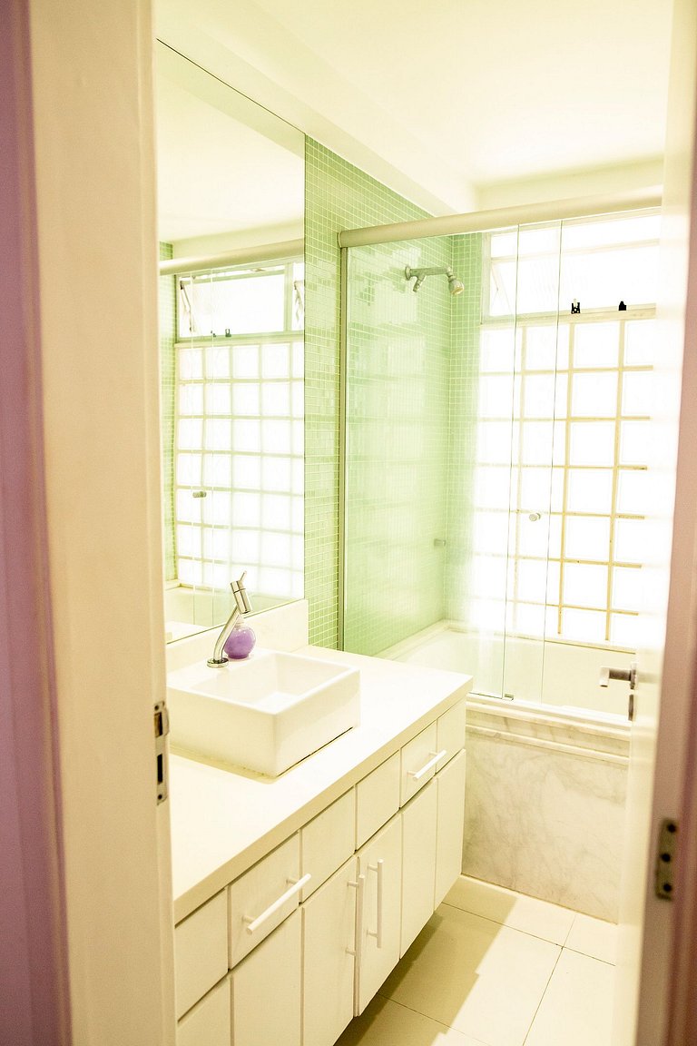 Santa Clara Clareô: espaçoso 3 qts em Copacabana