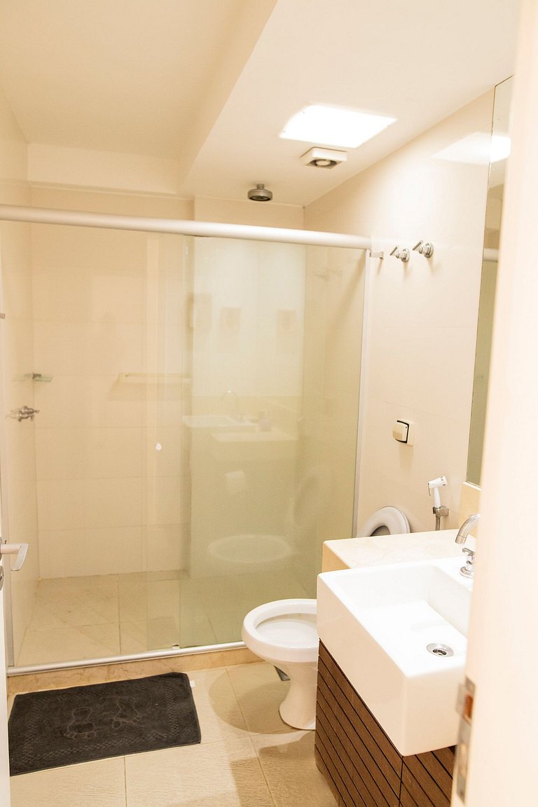 Santa Clara Clareô: espaçoso 3 qts em Copacabana