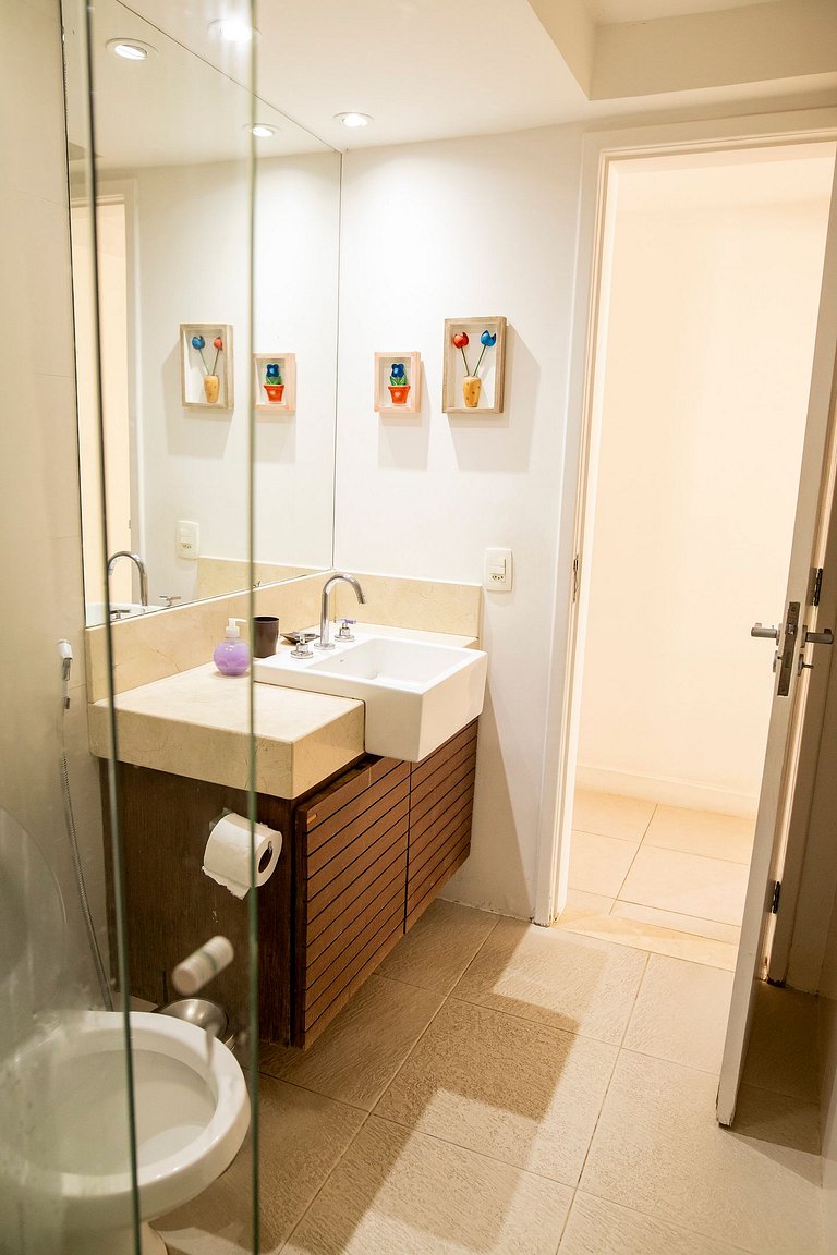 Santa Clara Clareô: espaçoso 3 qts em Copacabana