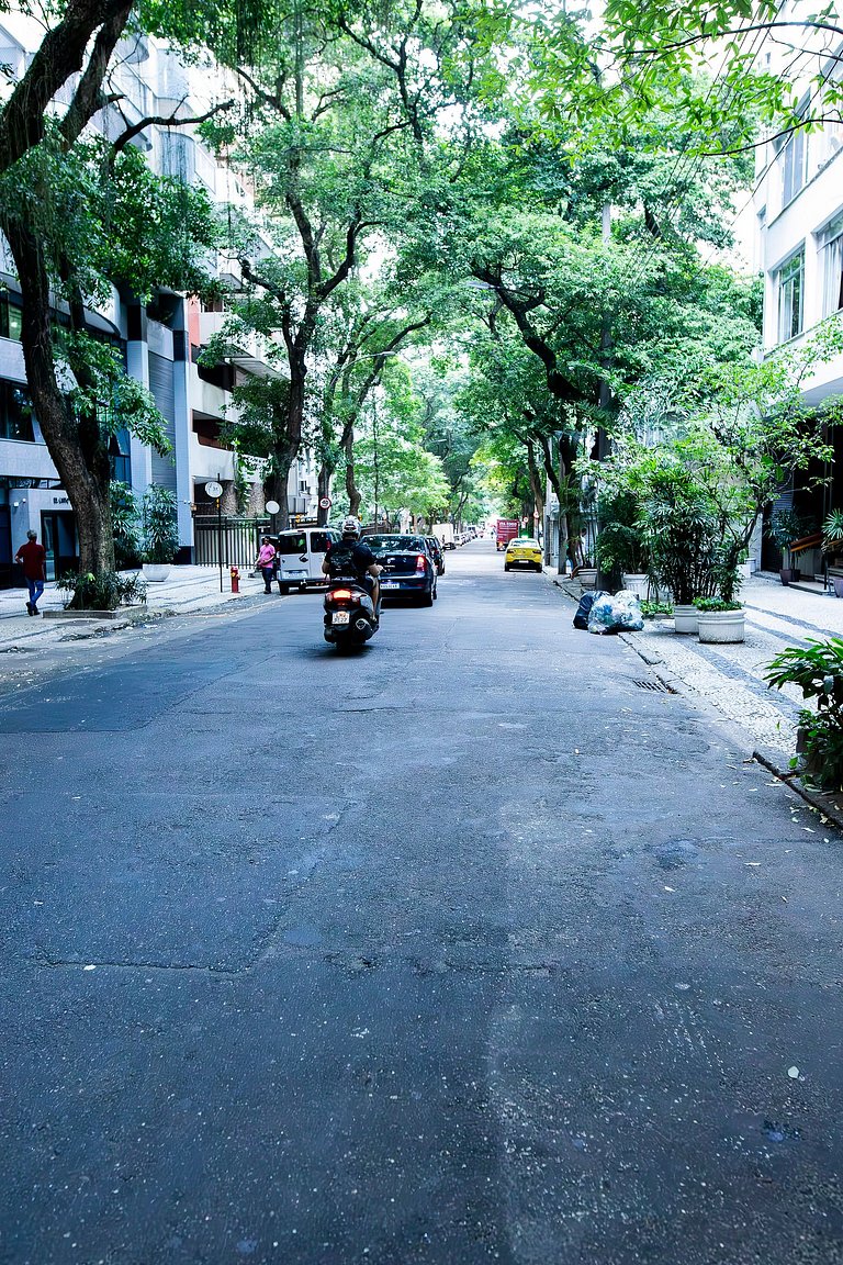 Santa Clara Clareô: espaçoso 3 qts em Copacabana