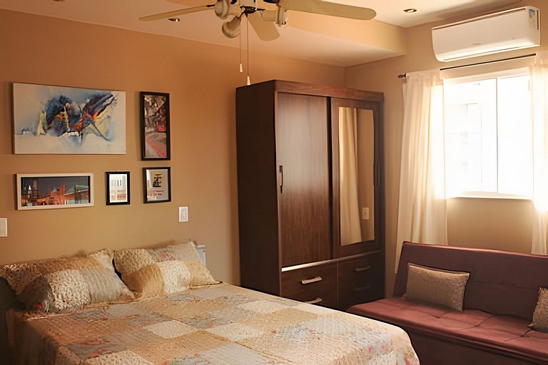 All Inn One: estúdio com varanda e metrô na porta!