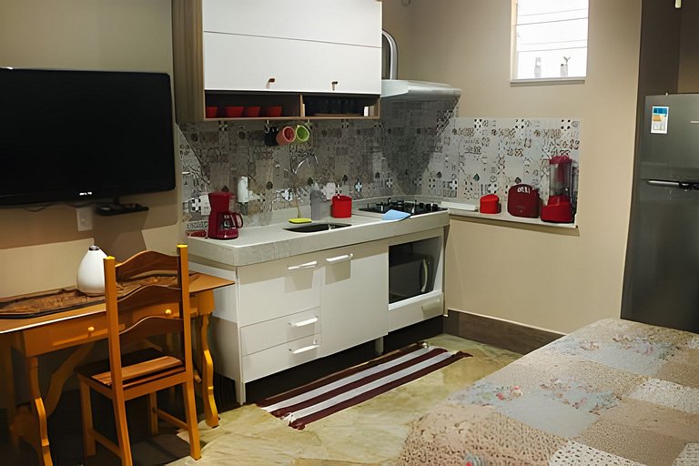 All Inn One: estúdio com varanda e metrô na porta!