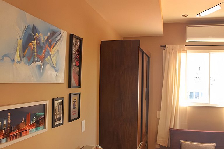 All Inn One: estúdio com varanda e metrô na porta!