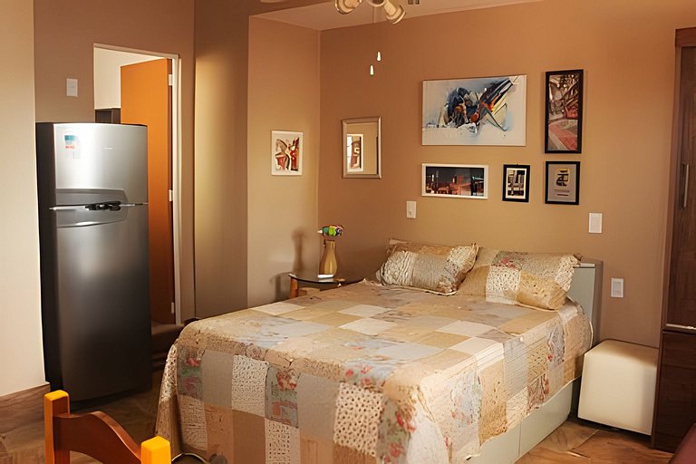 All Inn One: estúdio com varanda e metrô na porta!