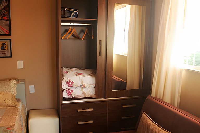 All Inn One: estúdio com varanda e metrô na porta!