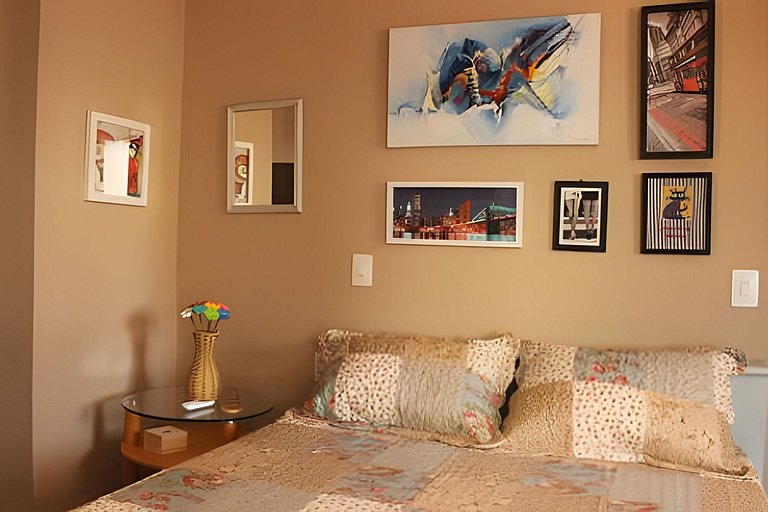 All Inn One: estúdio com varanda e metrô na porta!