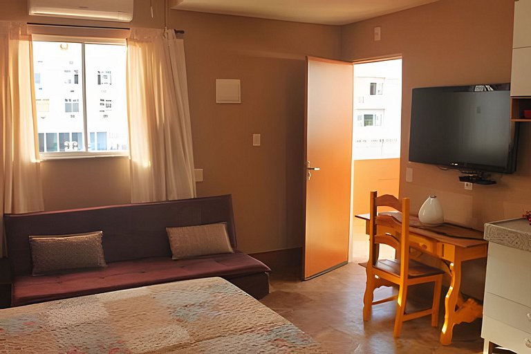 All Inn One: estúdio com varanda e metrô na porta!