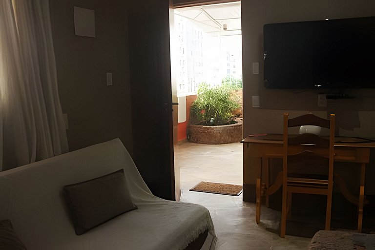 All Inn One: estúdio com varanda e metrô na porta!