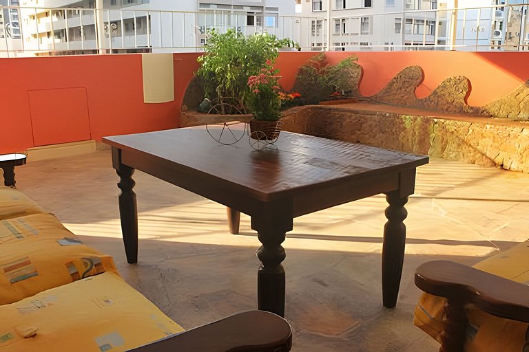 All Inn One: estúdio com varanda e metrô na porta!