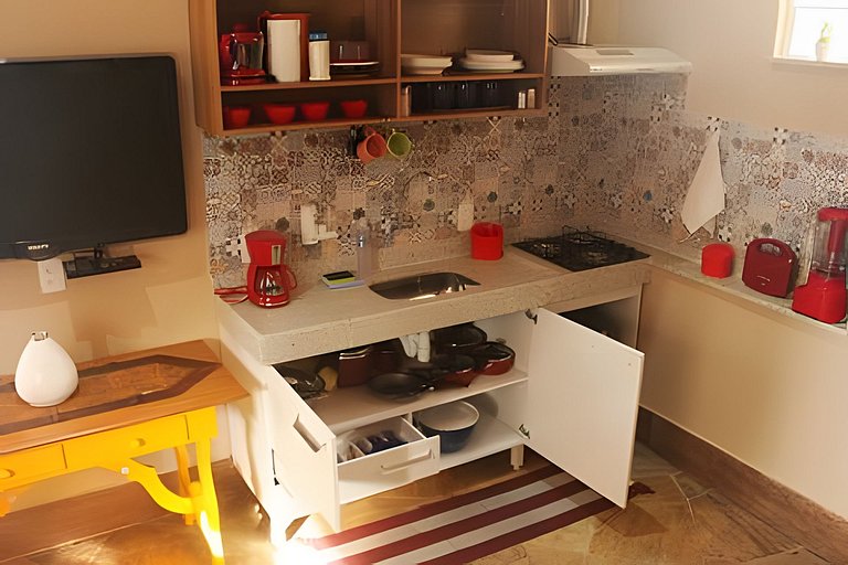 All Inn One: estúdio com varanda e metrô na porta!