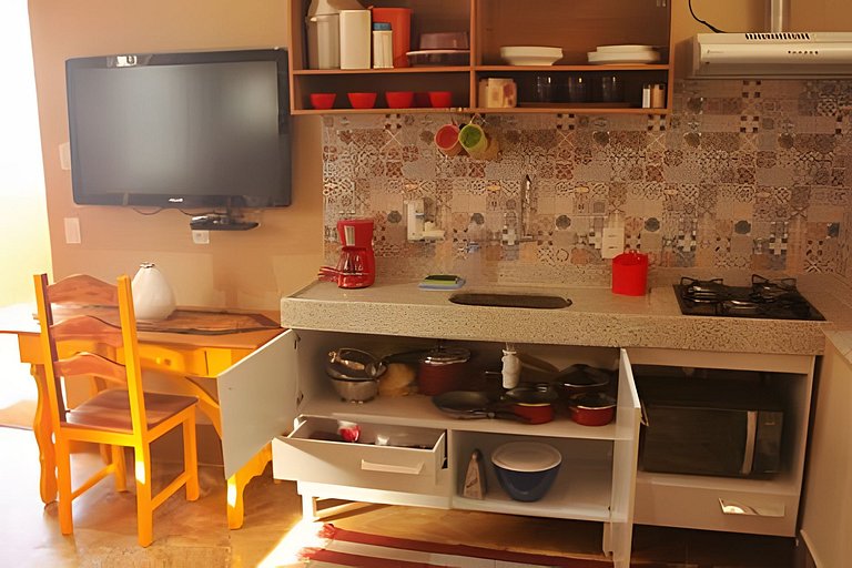 All Inn One: estúdio com varanda e metrô na porta!