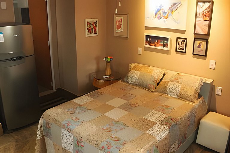 All Inn One: estúdio com varanda e metrô na porta!