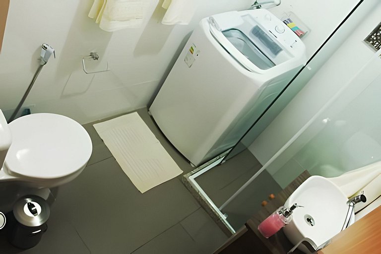 All Inn One: estúdio com varanda e metrô na porta!