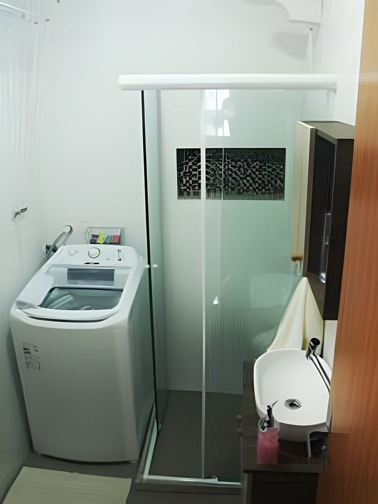 All Inn One: estúdio com varanda e metrô na porta!