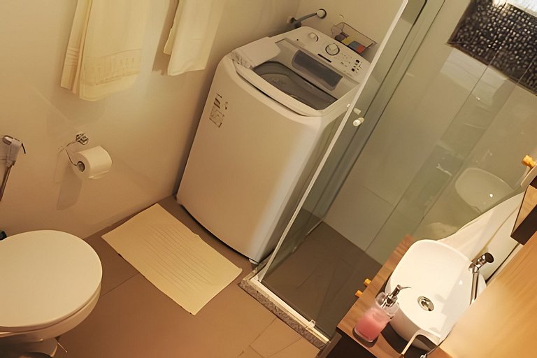 All Inn One: estúdio com varanda e metrô na porta!