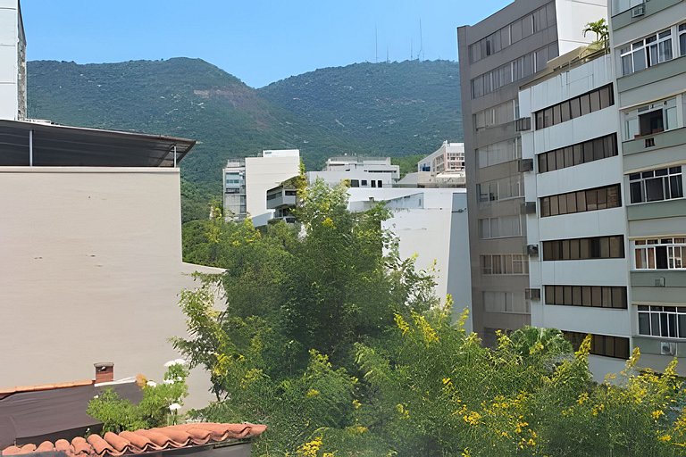 All Inn One: estúdio com varanda e metrô na porta!