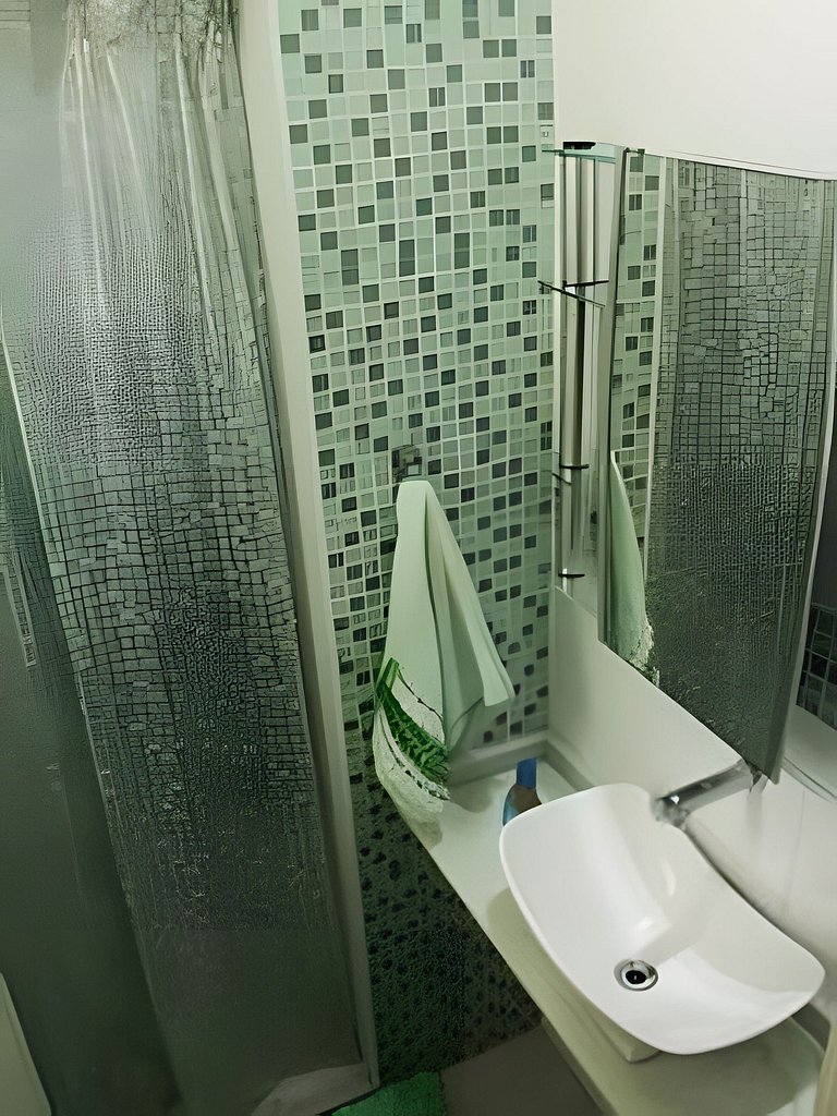 Varanda do Conde: quarto, sala e metrô na porta.