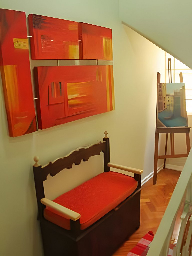 Varanda do Conde: quarto, sala e metrô na porta.