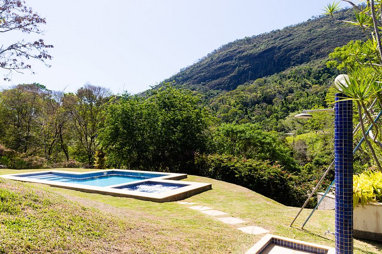 Refúgio Colonial: 4 suítes, piscina e área gourmet