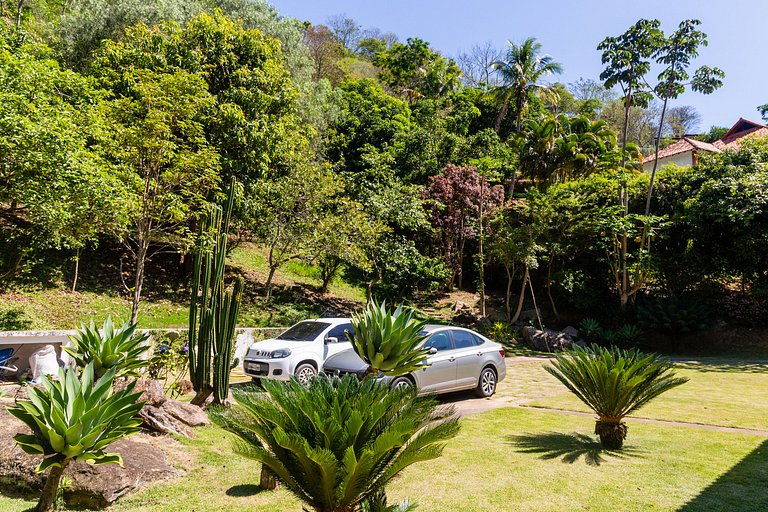 Refúgio Colonial: 4 suítes, piscina e área gourmet